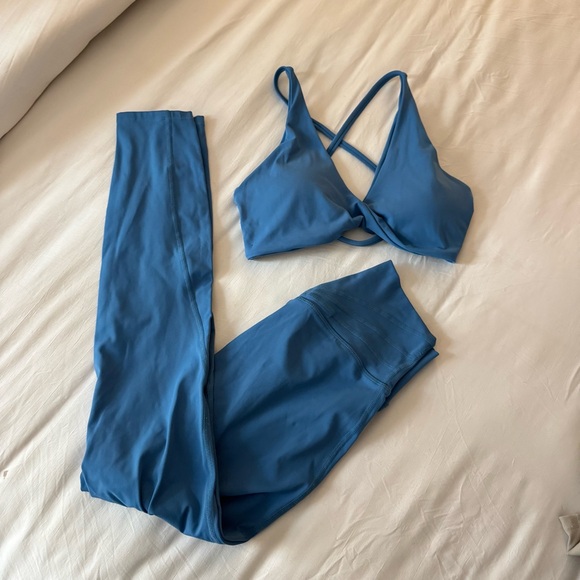 Butter Blue Matching Active Set - Picture 7 of 11